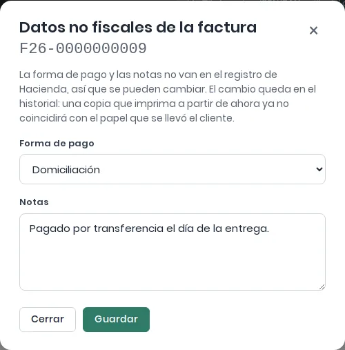 Diálogo Datos no fiscales de la factura F26-0000000009 con la forma de pago Domiciliación y la nota Pagado por transferencia el día de la entrega